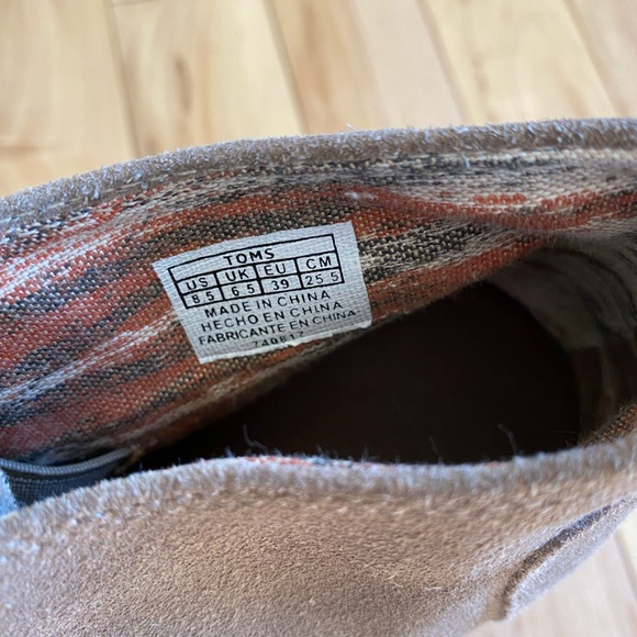 Tom’s Women’s beige wedges. Size 8.5 - Picture 3 of 4